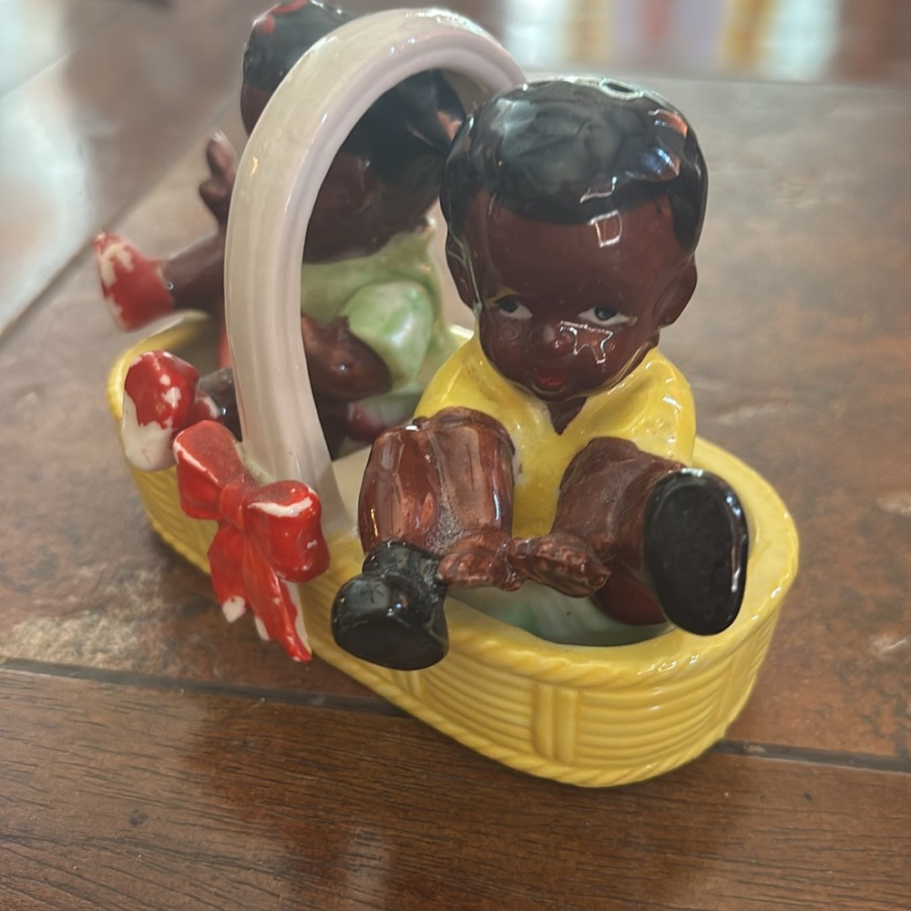 Black Americana Girl & Boy Salt & Pepper Shakers In A Basket; Japan - Picture 11 of 12
